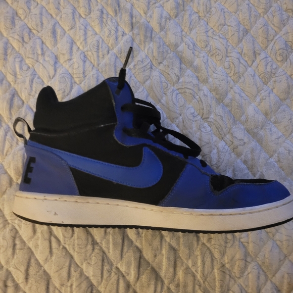 Nike - Picture 2 of 3